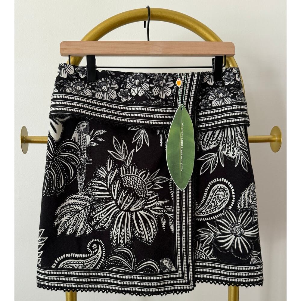 Farm Rio | NEW Bloom Wrap Mini Skirt | Color: Black/White, Med (28)